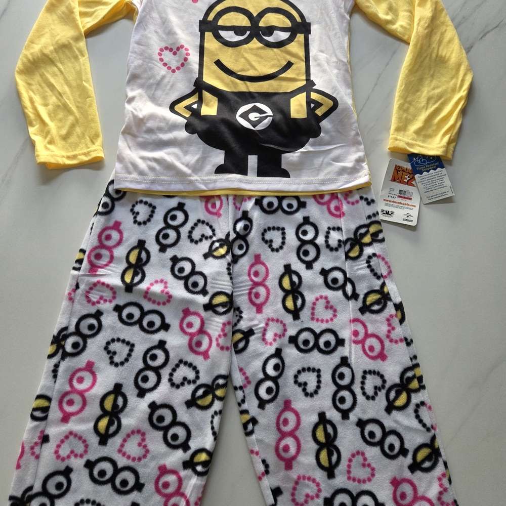 Despicable Me 2 Girls Pajama Set Size 7/8 Minions 2PC Sleepwear New with Tags